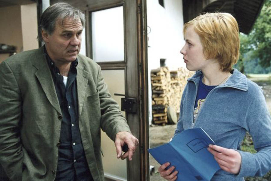 Ein Dorf sucht seinen Moerder: Josef Bierbichler, Anna Brüggemann
