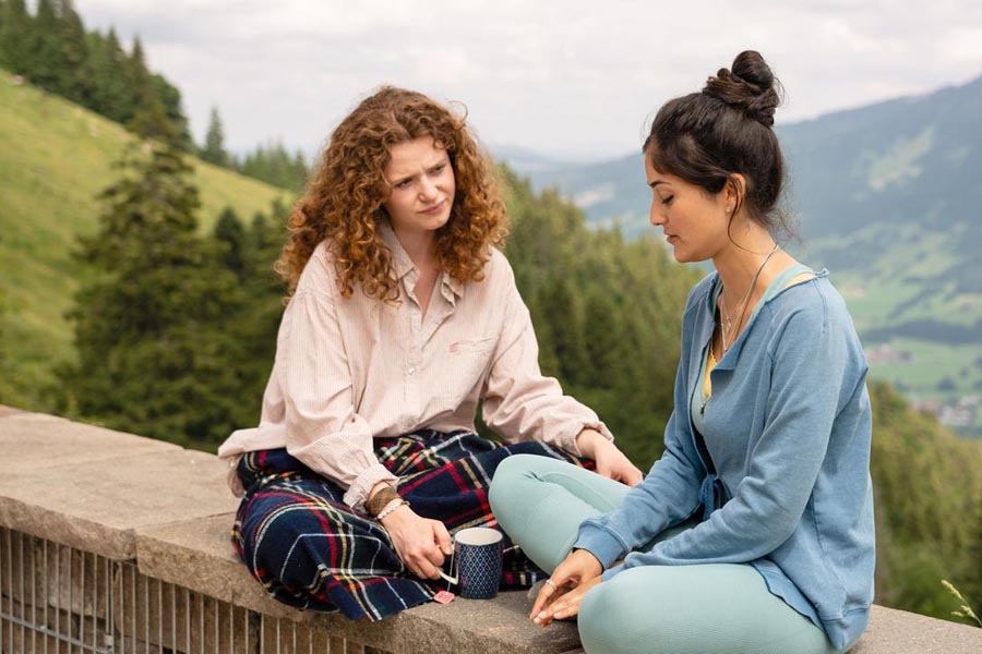 DAHEIM IN DEN BERGEN - Wunsch und Wirklichkeit: Nadja Sabersky, Sogol Faghani